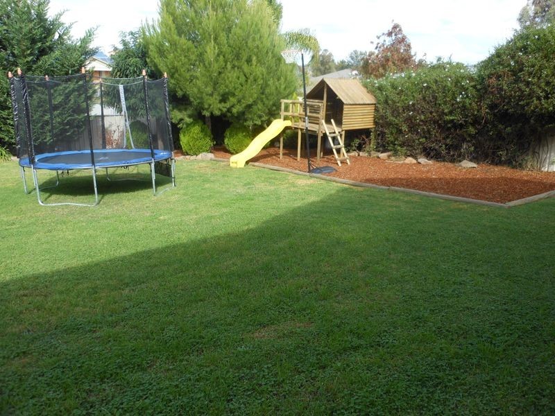 4 Tadros Ave, Young NSW 2594