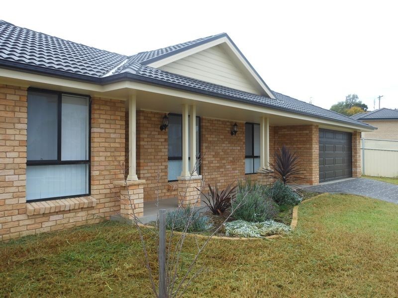 12 Hambrook Place, Young NSW 2594
