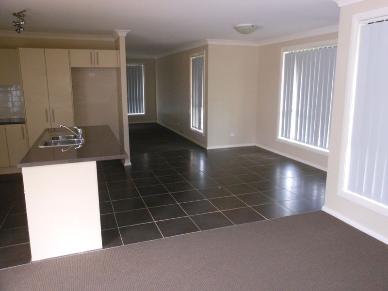 12 Hambrook Place, Young NSW 2594