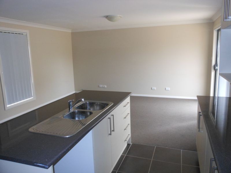12 Hambrook Place, Young NSW 2594