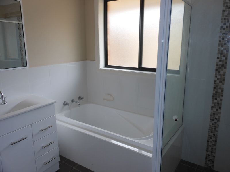 12 Hambrook Place, Young NSW 2594