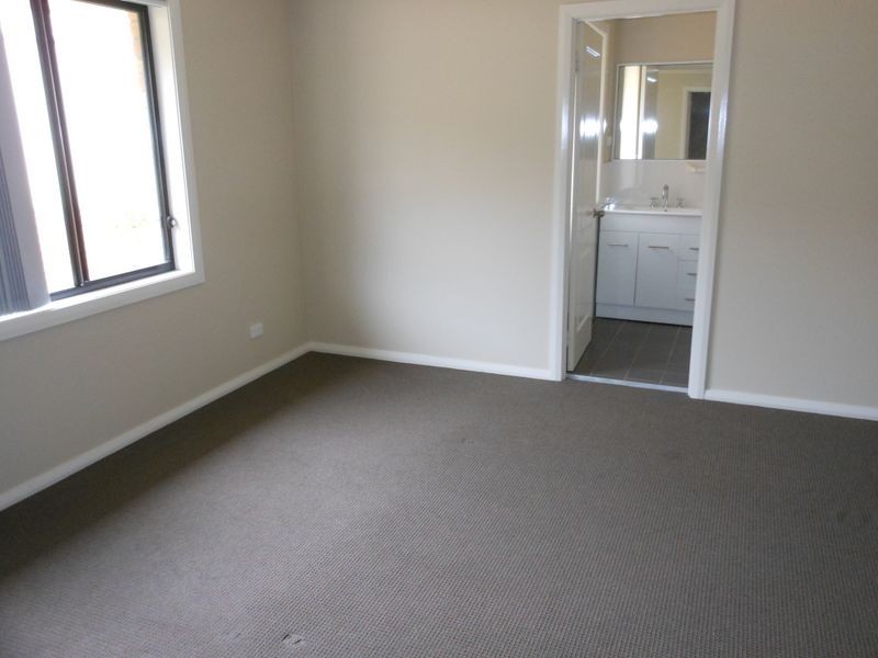 12 Hambrook Place, Young NSW 2594
