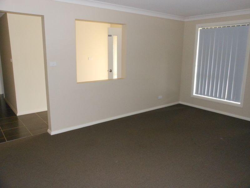 12 Hambrook Place, Young NSW 2594