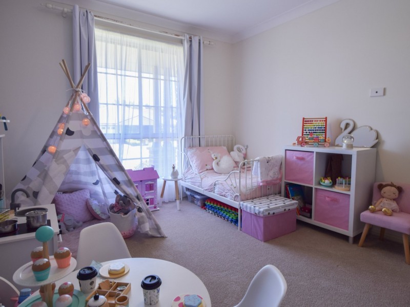 6 Settlers Place, Young NSW 2594