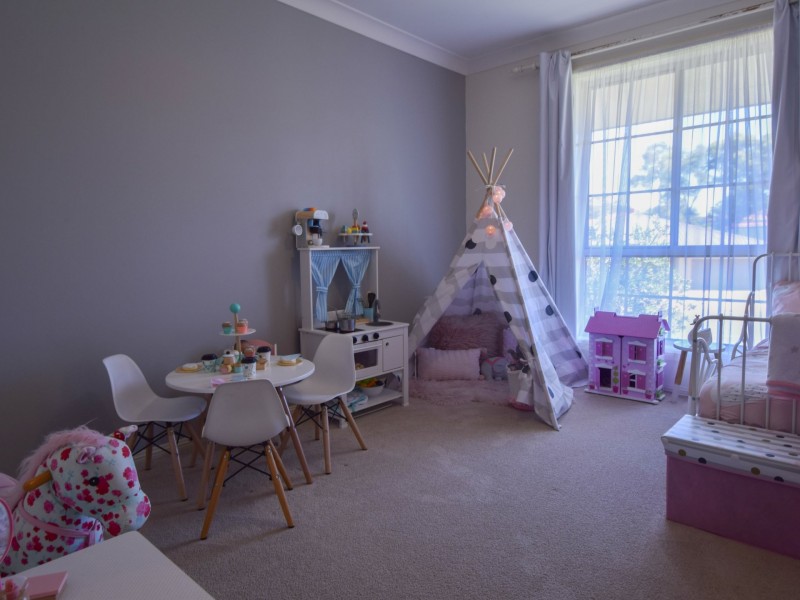 6 Settlers Place, Young NSW 2594