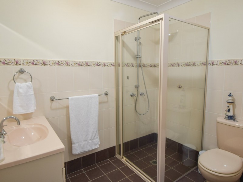 6 Settlers Place, Young NSW 2594