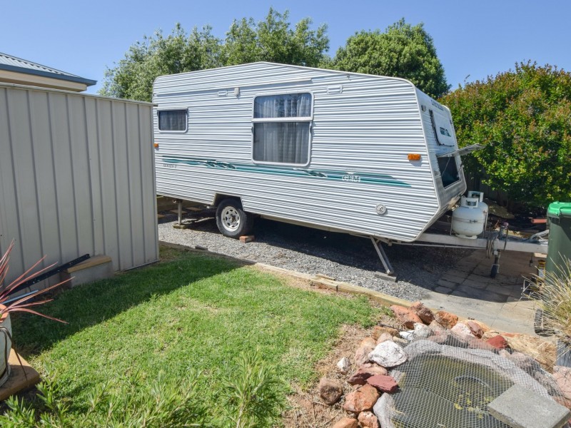 6 Settlers Place, Young NSW 2594