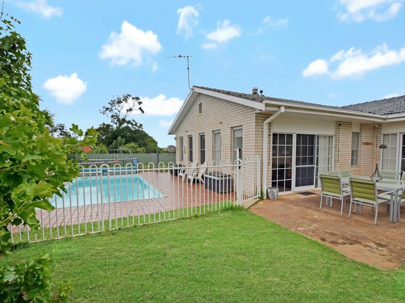 10 Normoyle Crescent, Young NSW 2594