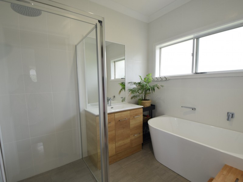 10 Normoyle Crescent, Young NSW 2594