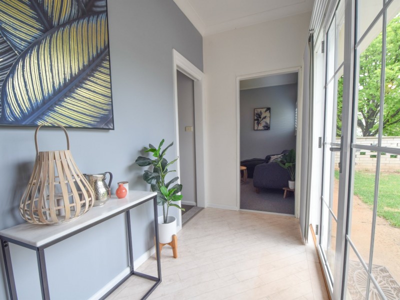 10 Normoyle Crescent, Young NSW 2594