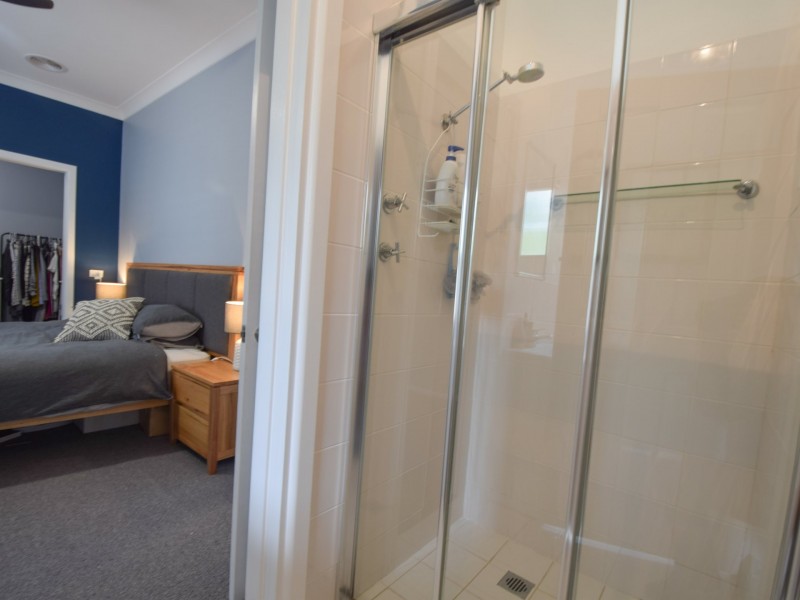 10 Normoyle Crescent, Young NSW 2594