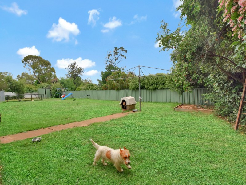 10 Normoyle Crescent, Young NSW 2594