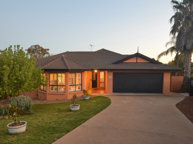 15 Matthew Street, Young NSW 2594