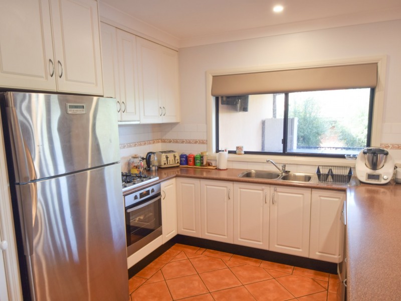 15 Matthew Street, Young NSW 2594