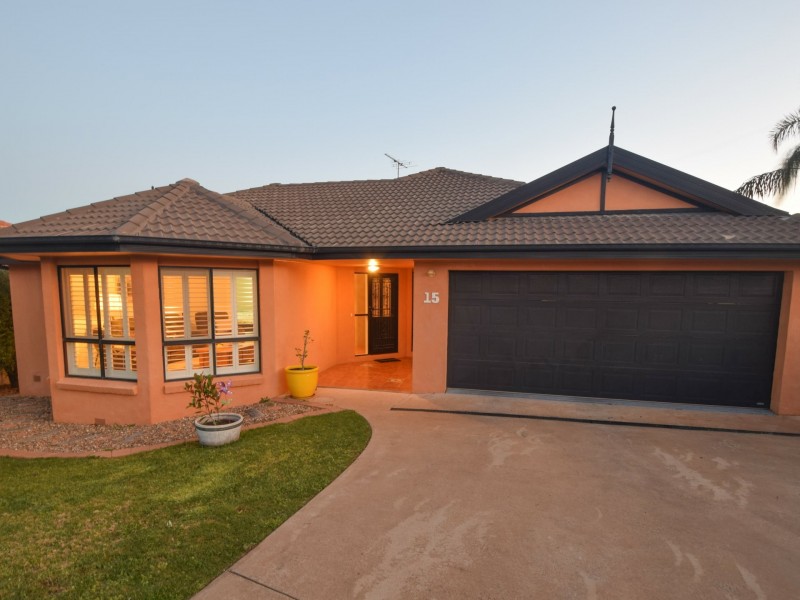 15 Matthew Street, Young NSW 2594