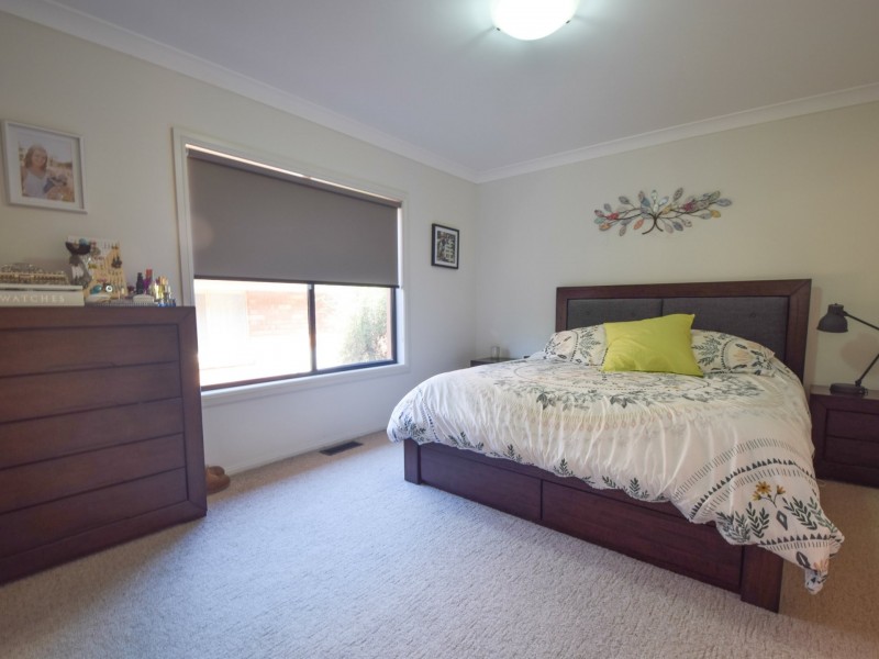 15 Matthew Street, Young NSW 2594