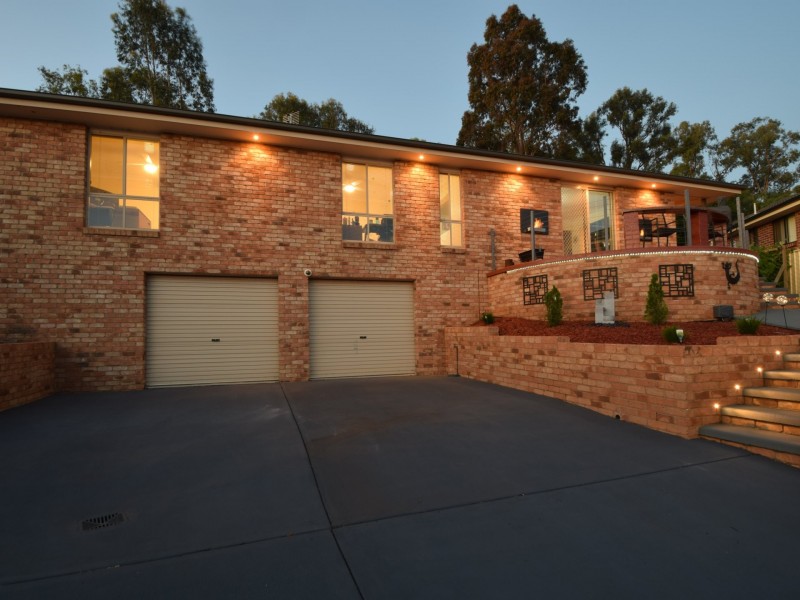 6 Hambrook Place, Young NSW 2594