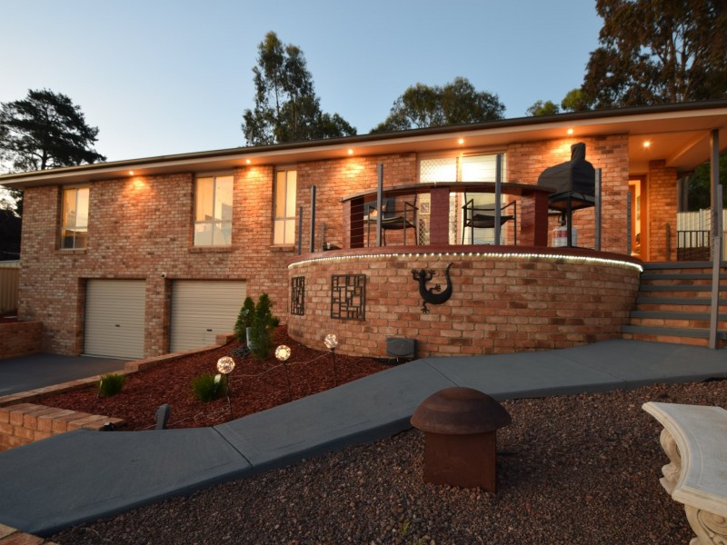 6 Hambrook Place, Young NSW 2594