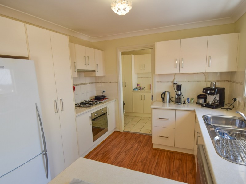 6 Hambrook Place, Young NSW 2594