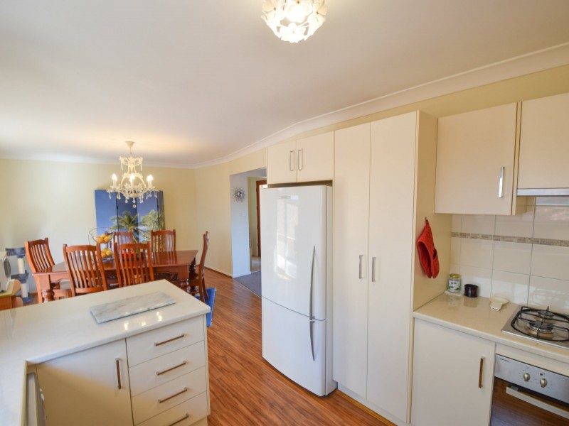 6 Hambrook Place, Young NSW 2594