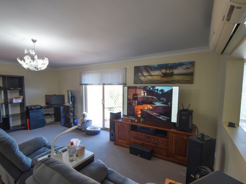 6 Hambrook Place, Young NSW 2594