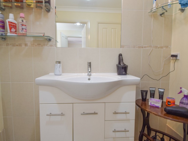 6 Hambrook Place, Young NSW 2594