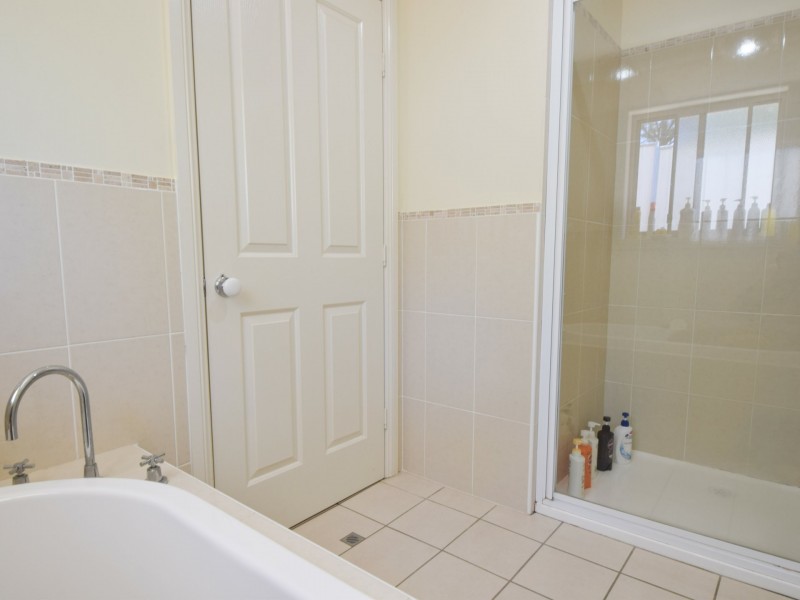 6 Hambrook Place, Young NSW 2594