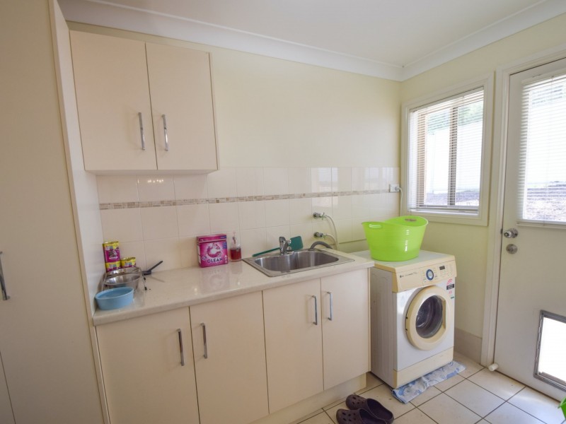 6 Hambrook Place, Young NSW 2594