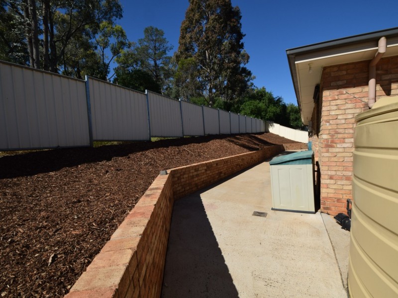 6 Hambrook Place, Young NSW 2594