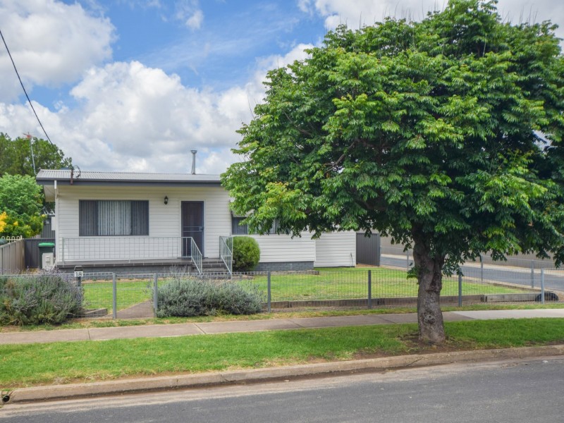 18 Gordon Street, Young NSW 2594
