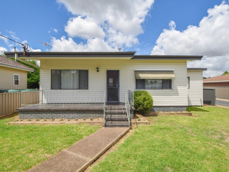 18 Gordon Street, Young NSW 2594