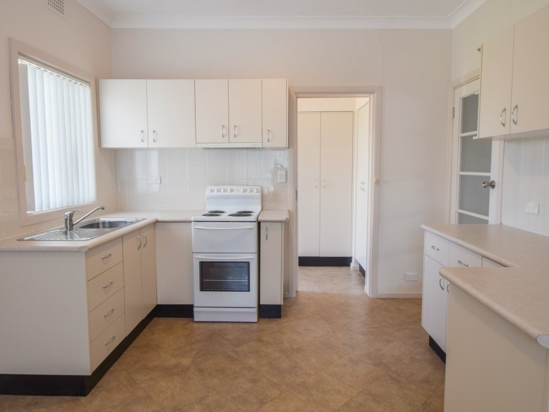 18 Gordon Street, Young NSW 2594