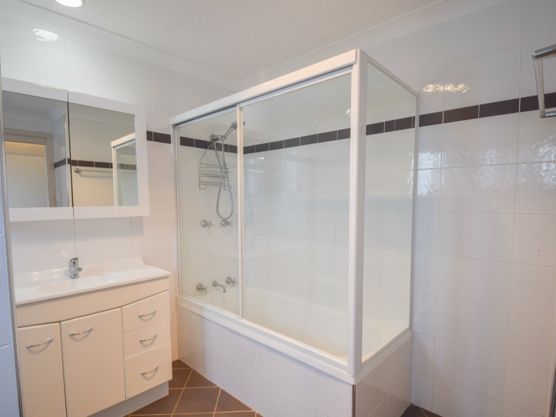 18 Gordon Street, Young NSW 2594