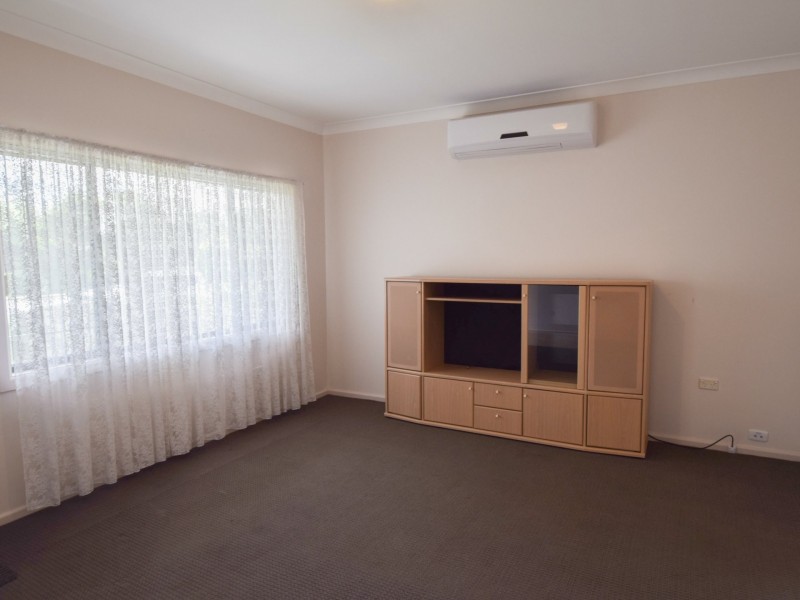 18 Gordon Street, Young NSW 2594