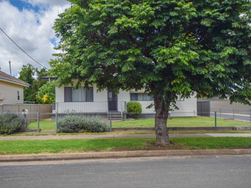 18 Gordon Street, Young NSW 2594