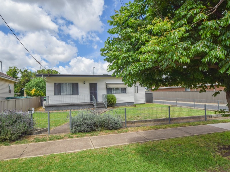 18 Gordon Street, Young NSW 2594