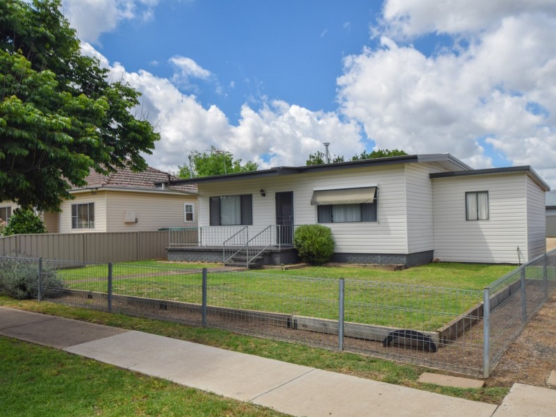 18 Gordon Street, Young NSW 2594