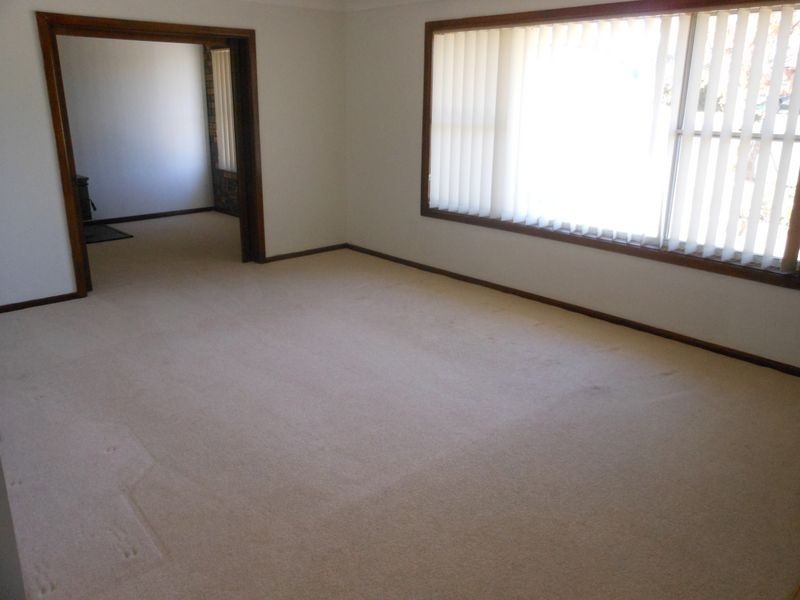 72 Blackett Avenue, Young NSW 2594