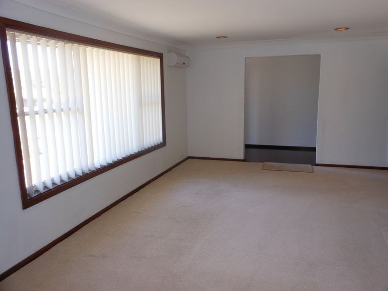 72 Blackett Avenue, Young NSW 2594