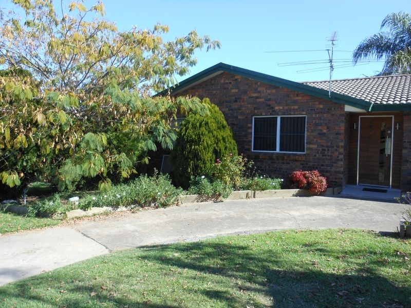 72 Blackett Avenue, Young NSW 2594