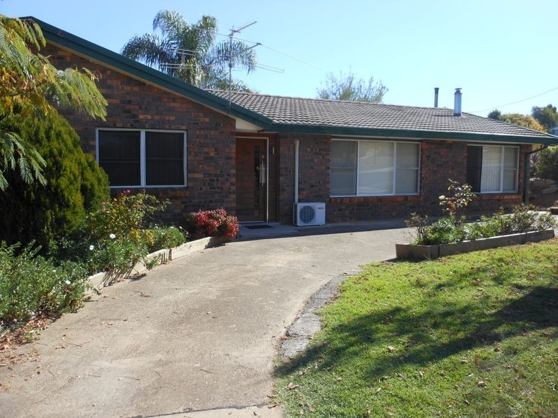 72 Blackett Avenue, Young NSW 2594