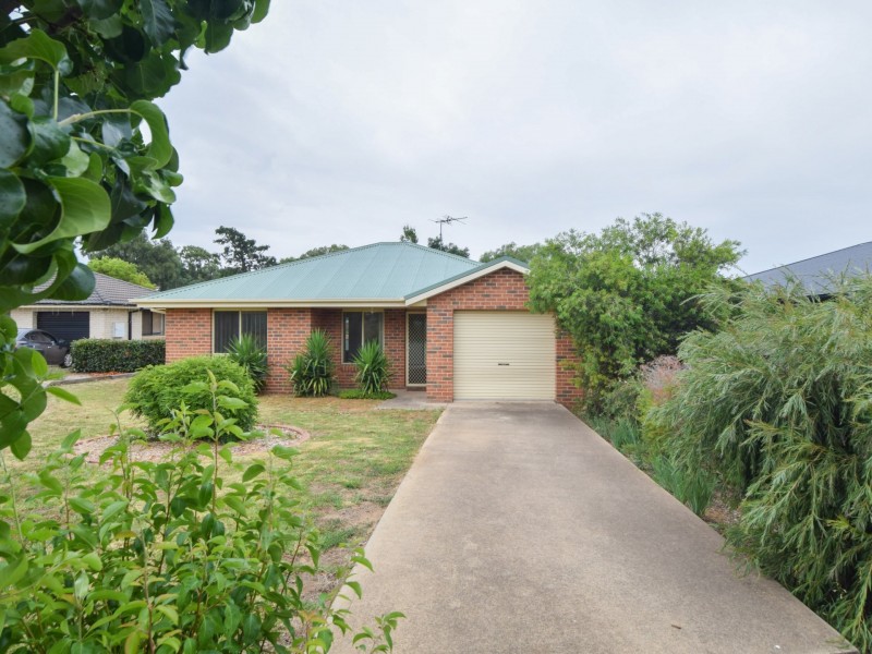 16-3/A Sams Place, Young NSW 2594