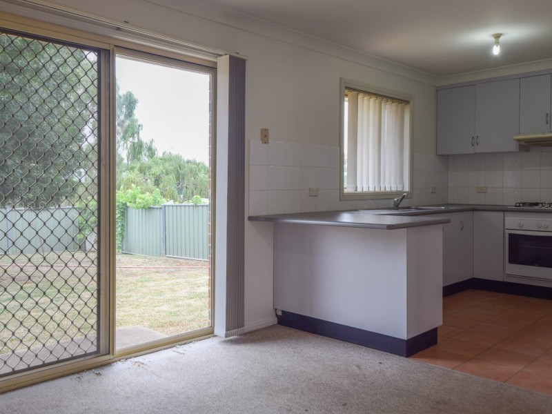 16-3/A Sams Place, Young NSW 2594