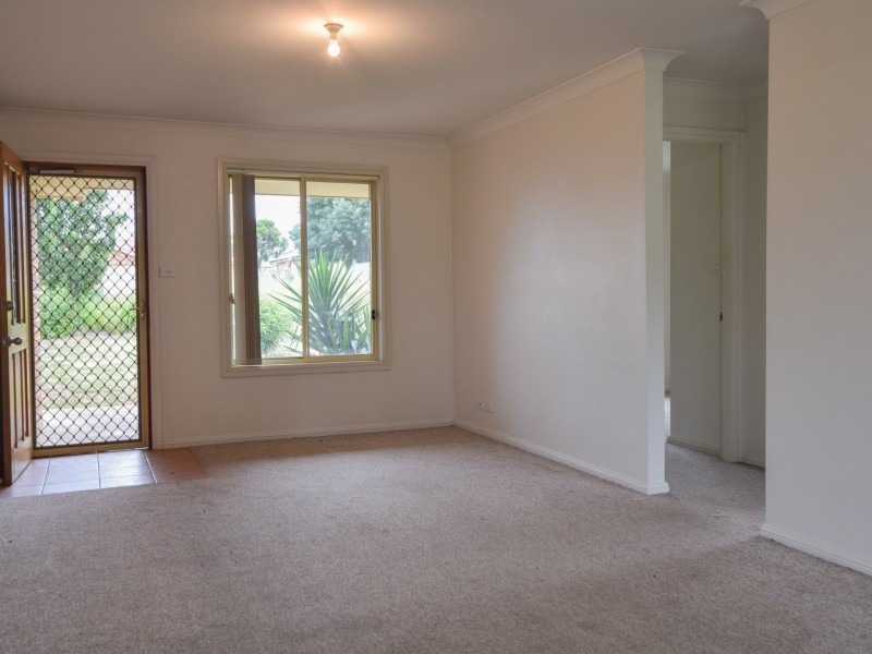 16-3/A Sams Place, Young NSW 2594