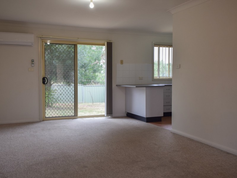 16-3/A Sams Place, Young NSW 2594