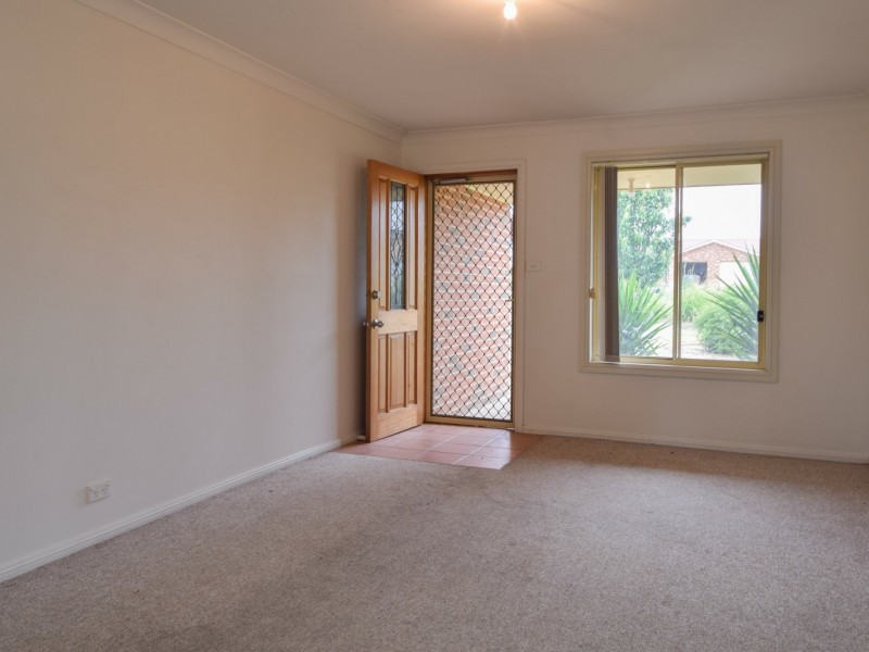 16-3/A Sams Place, Young NSW 2594