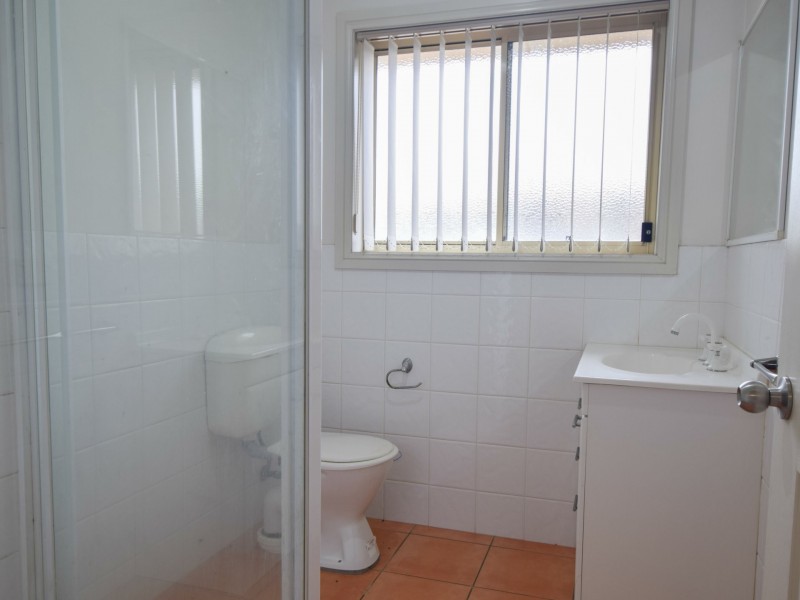 16-3/A Sams Place, Young NSW 2594