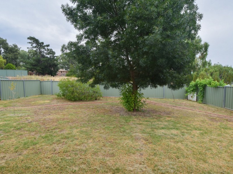 16-3/A Sams Place, Young NSW 2594