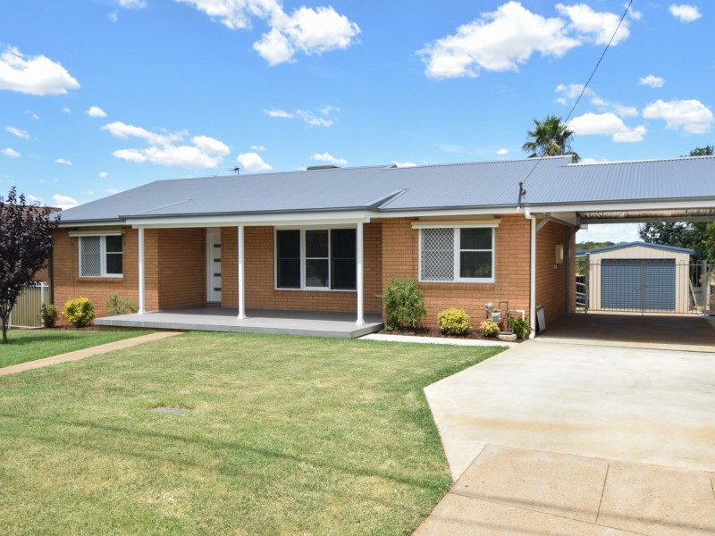 41 Fontenoy Street, Young NSW 2594