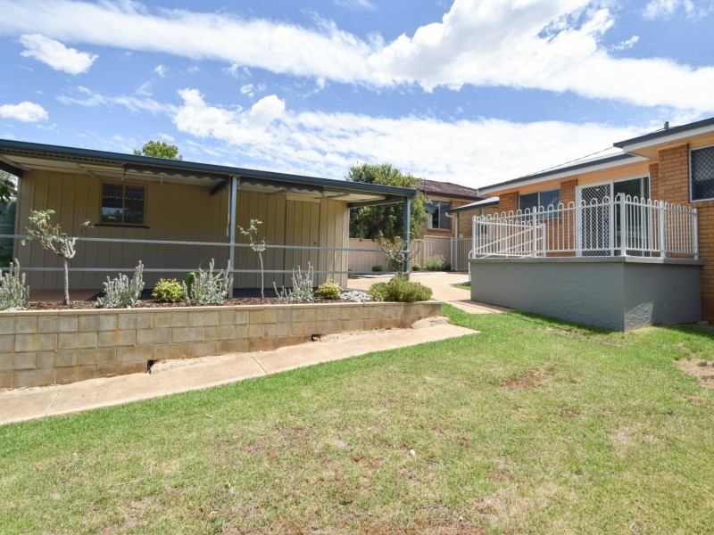 41 Fontenoy Street, Young NSW 2594